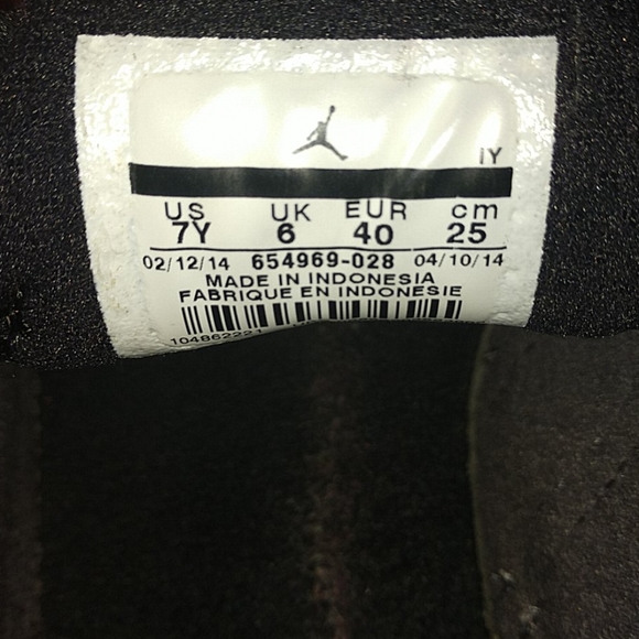 Black and pink jumpman jordans - Picture 3 of 4